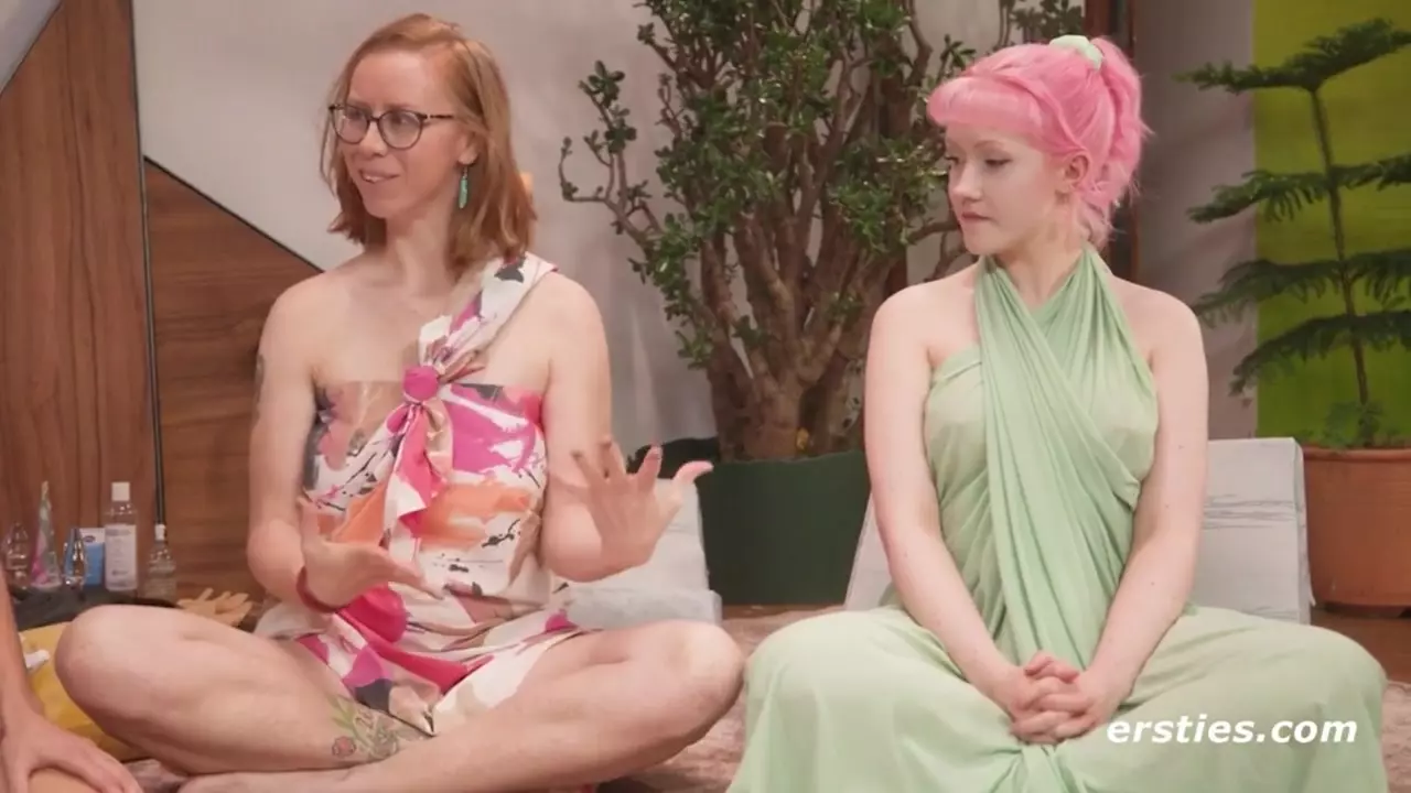 Abella Danger i lesbijki szaleją z analnymi zabawkami