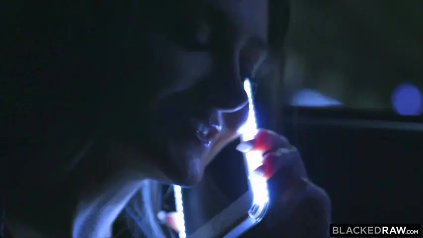 Ava Addams rżnięta przez czarnego byka – sperma kapie