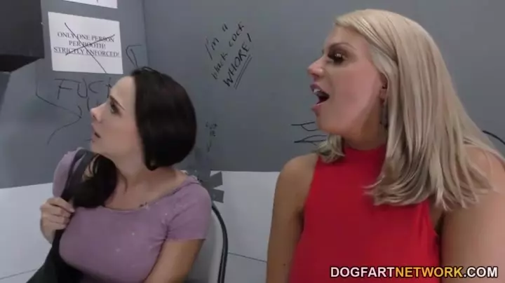 Brooklyn Chase jako Hinduska w Gloryhole: Anal i Lodzik