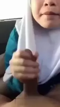 Napalona studentka w chuście rżnie w plenerze