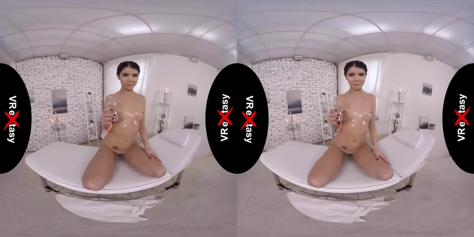 Drobna brunetka błyszczy w VR i rżnie na całego