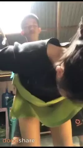 Drobna indonezyjka z wielkimi cyckami rżnięta w kuchni