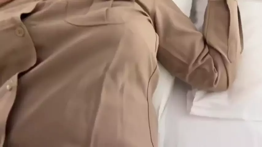 Azjatycka nauczycielka rżnie ucznia po lekcjach