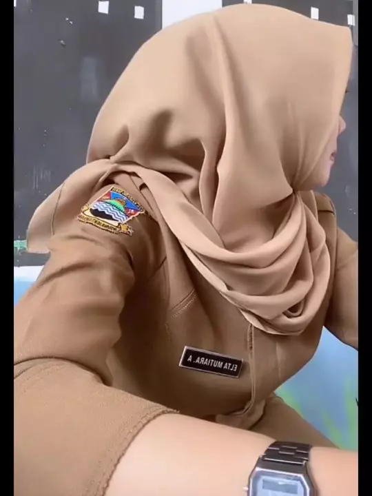 Napalona azjatycka nauczycielka błaga o brutalne rżnięcie