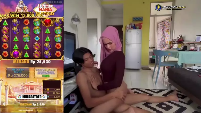 Azjatka zdradza chłopa z sąsiadem gdy mąż w pracy