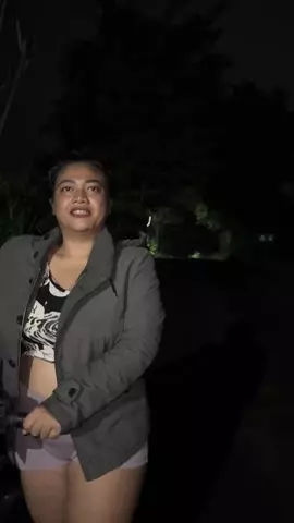 Tłusta indonezyjka z wielką dupą rżnięta w tyłek