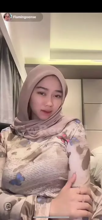 Napalona azjatka z balonami wije się pod dwoma kutasami