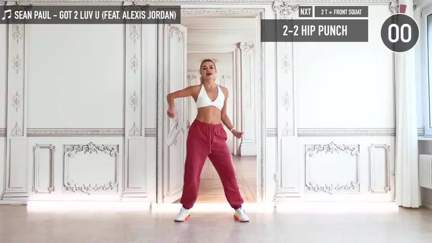 Evelyn Lin tańczy seksownie i rucha na świeżym powietrzu