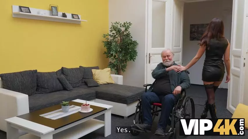 Evelyn Lin w biurowym hardcore z Brianem Ragnastone