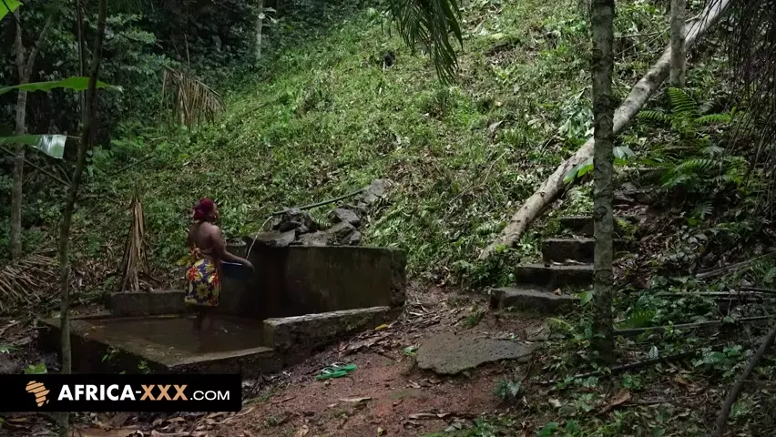 Evelyn Lin w dżunglowym rżnięciu: lodzik, cycolasy i tłuste dupsko