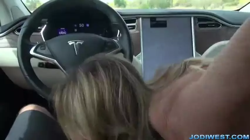 Jodi West w aucie: Minetka i SM tortury na kutasie