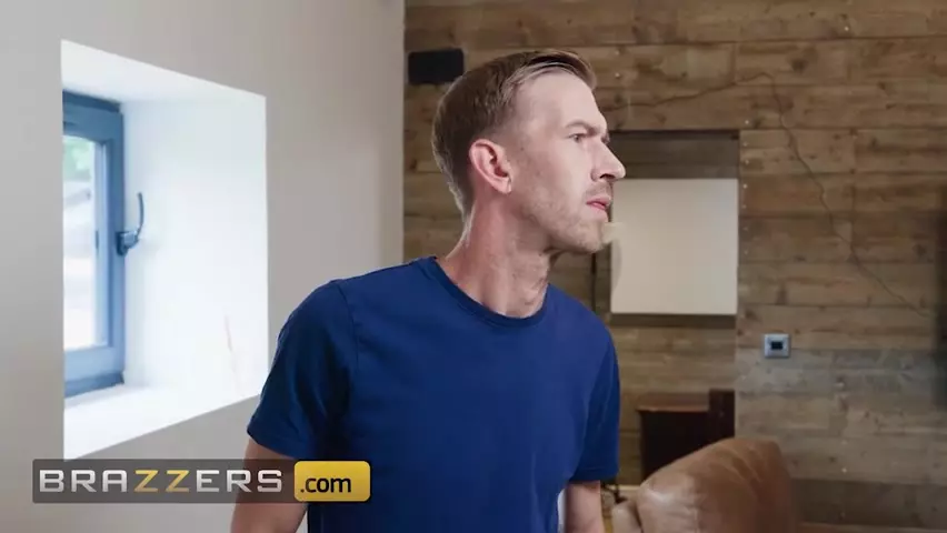 Kate England rżnięta pod prysznicem przez wielkiego kutasa Danny'ego D