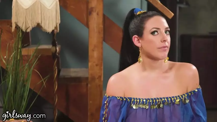 Lena Paul liże cycki w biurze z Angelą White i Sofi Ryan