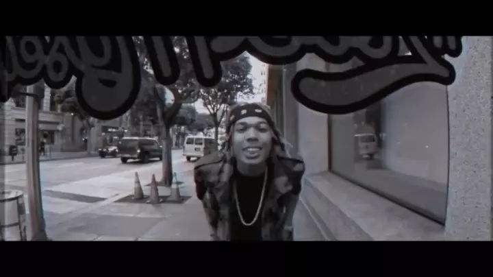 Mia Khalifa jako napalona studentka w orgii z laskami