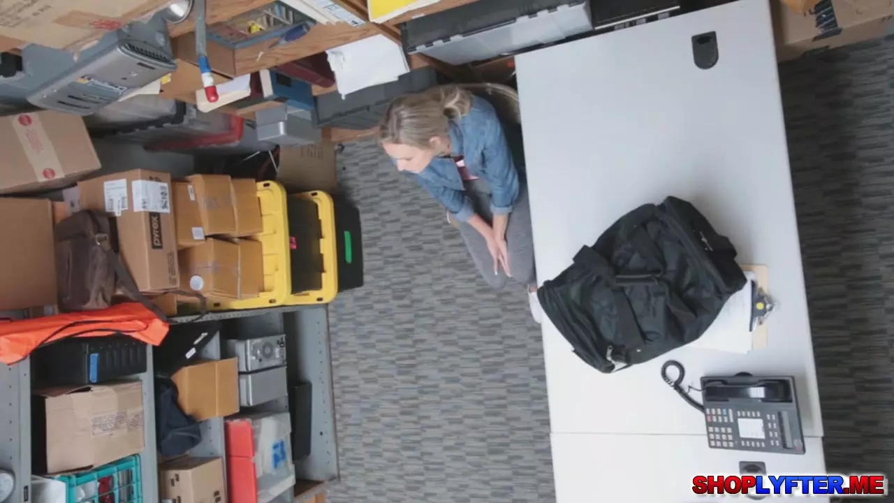 Mia Malkova złapana i wyruchana przez ochroniarza