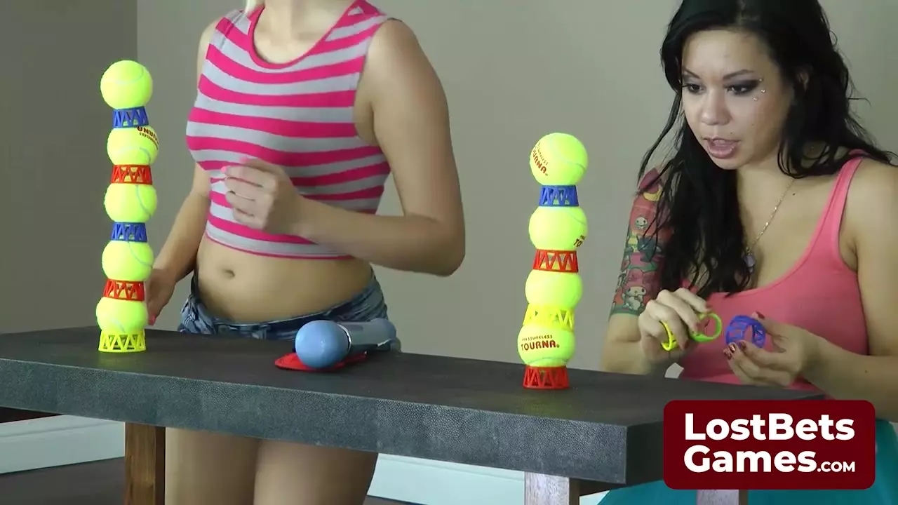 Sharon Lee w dzikiej rozbierance Strip Ballstaks