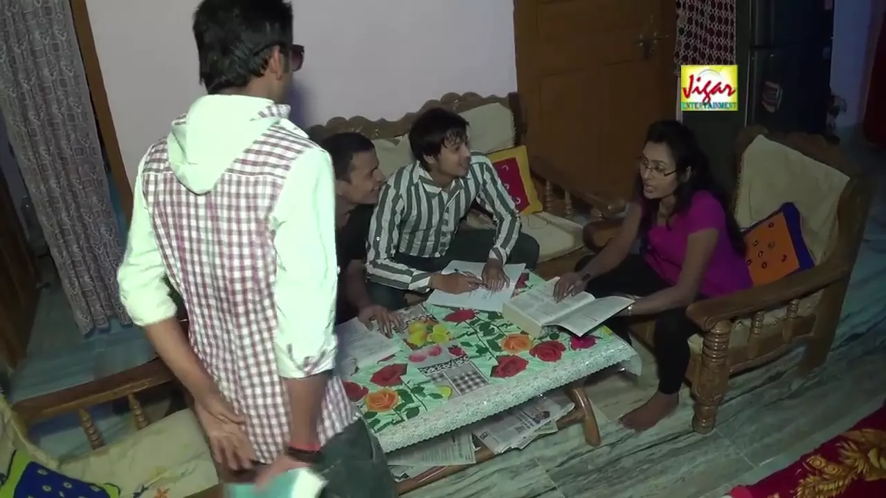 Valentina Nappi jako japońska suka-nauczycielka rżnie studenta