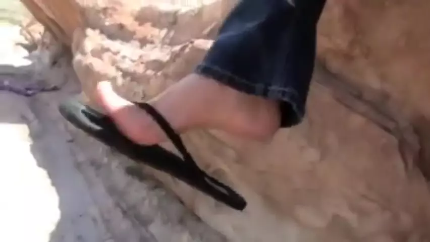 Zoey Holloway w flip flop JOI: stopy i wielkie cycki